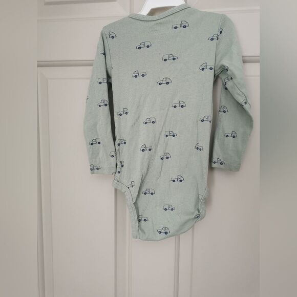 3/$20 H&M organic cotton onesie 12-18 m - Picture 4 of 4